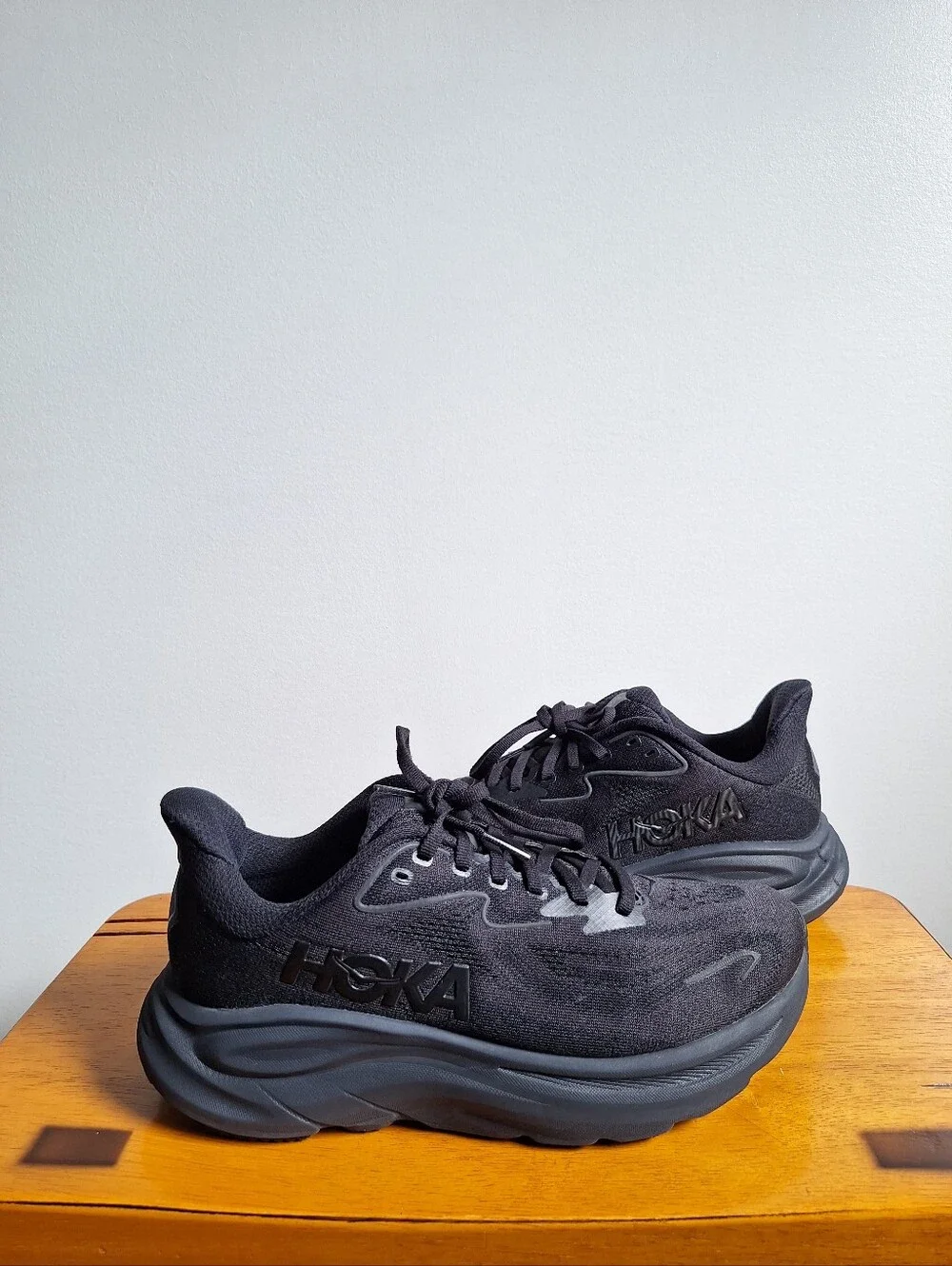 Hoka Clifton 10 Women's Black/Black Size 8B - Picture 2 of 14